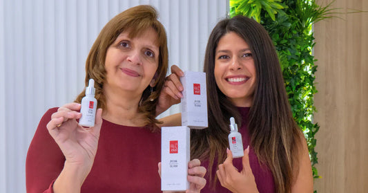 Familie-gemaakte Gezichtsserum met Biologische Rozenolie