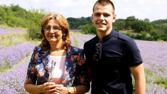 Hoe een familiemerk een natuurlijke oplossing voor acne creëerde met deze magische kruiden.