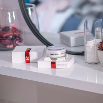 Crème de rose - Gezichtscreme met SPF30 - sterk verrijkt met Organic Rose Essential Oil