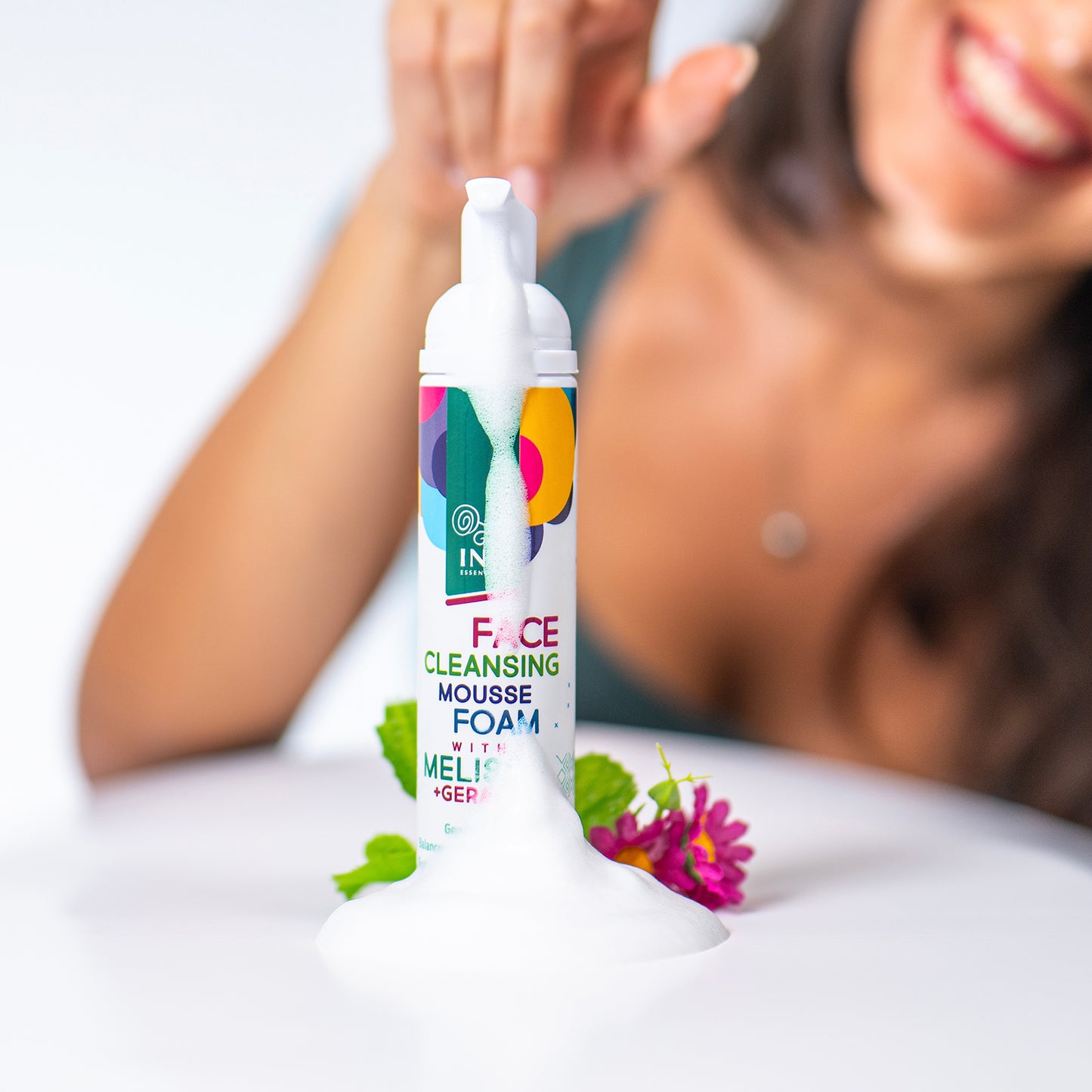 Natuurlijk Reinigingsschuim voor het Gezicht met Citroenmelisse en Geranium - voor elk huidtype